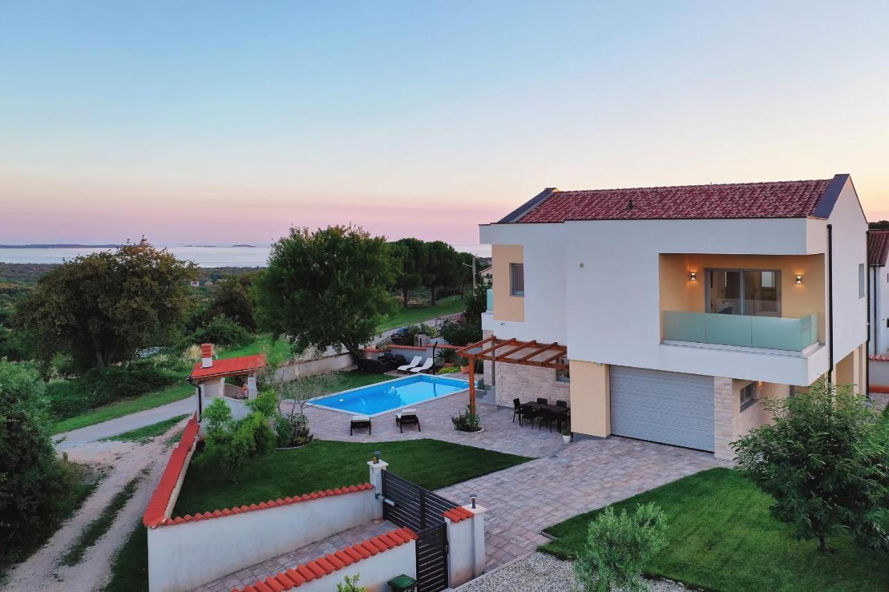 Villa White Барбарига Екстериор снимка